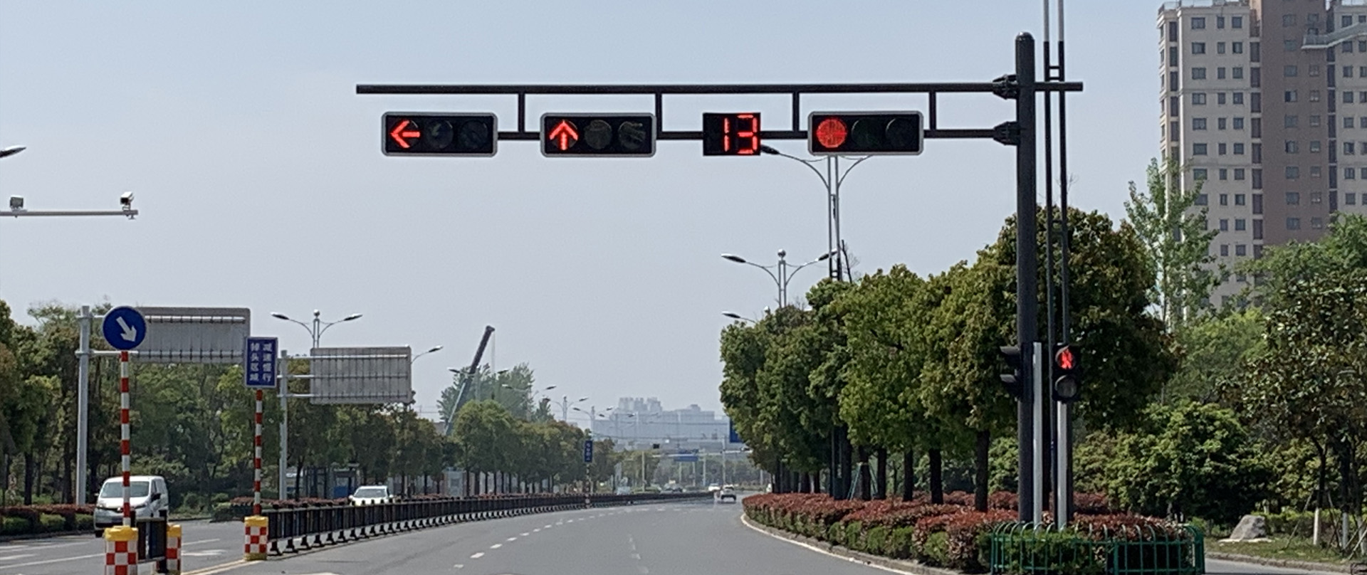 交通信號(hào)燈桿，道路交通信號(hào)桿